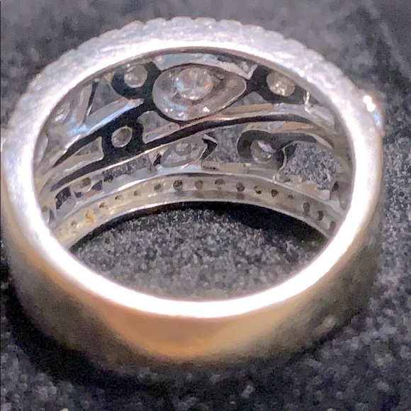 Diamond and white gold rococo band ring - Picture 8 of 14